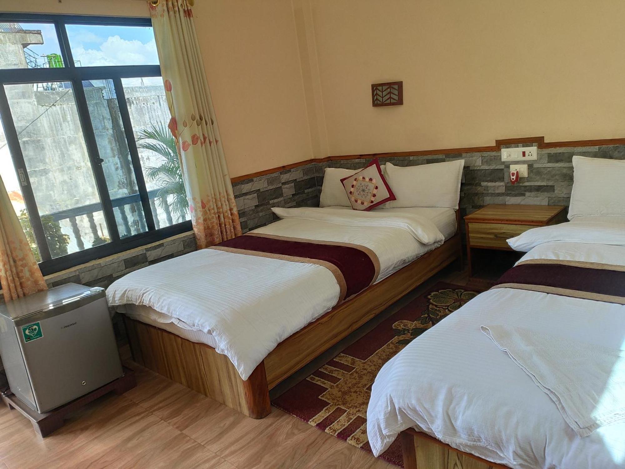 Peacock - A Family-Run Hotel Sauraha Exterior foto