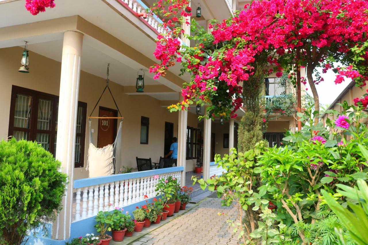 Peacock - A Family-Run Hotel Sauraha Exterior foto
